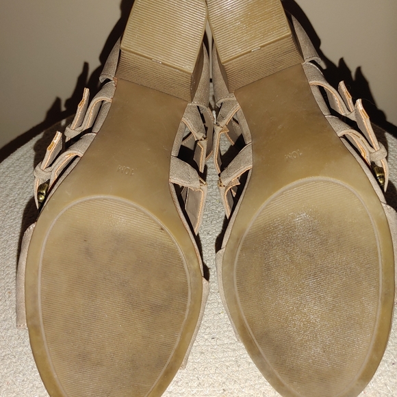 Guess Shoes - Picture 7 of 8